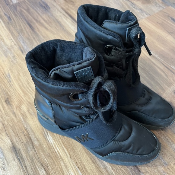 Michael Kors Ankle Booties Snow Winter Boots Black women’s 7 Fur Lined Wedge - Picture 1 of 5